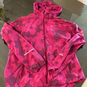 Nike ladies windbreaker for running/golf/sports size medium